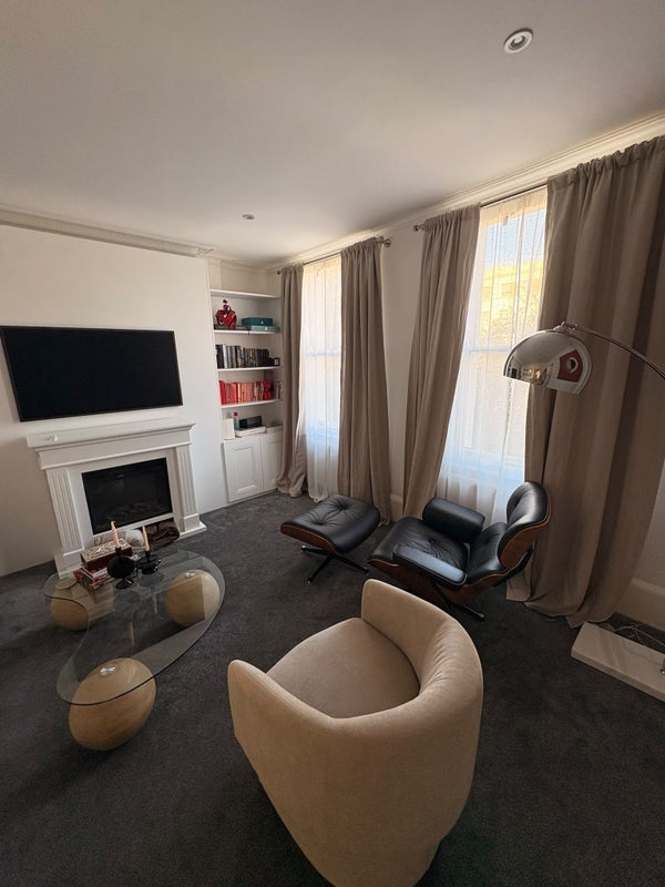 Flat Clapham Road in Greater London