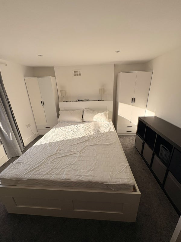 Flat Clapham Road in Greater London