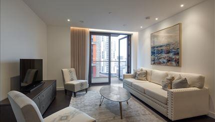 Flat Ponton Road in Greater London