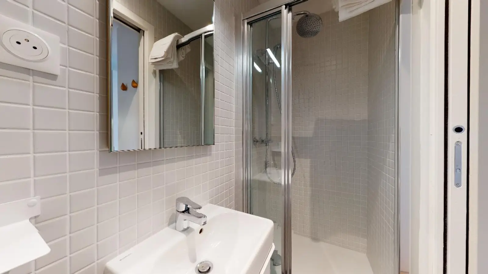 Room Rue Guillaume Tell in Paris