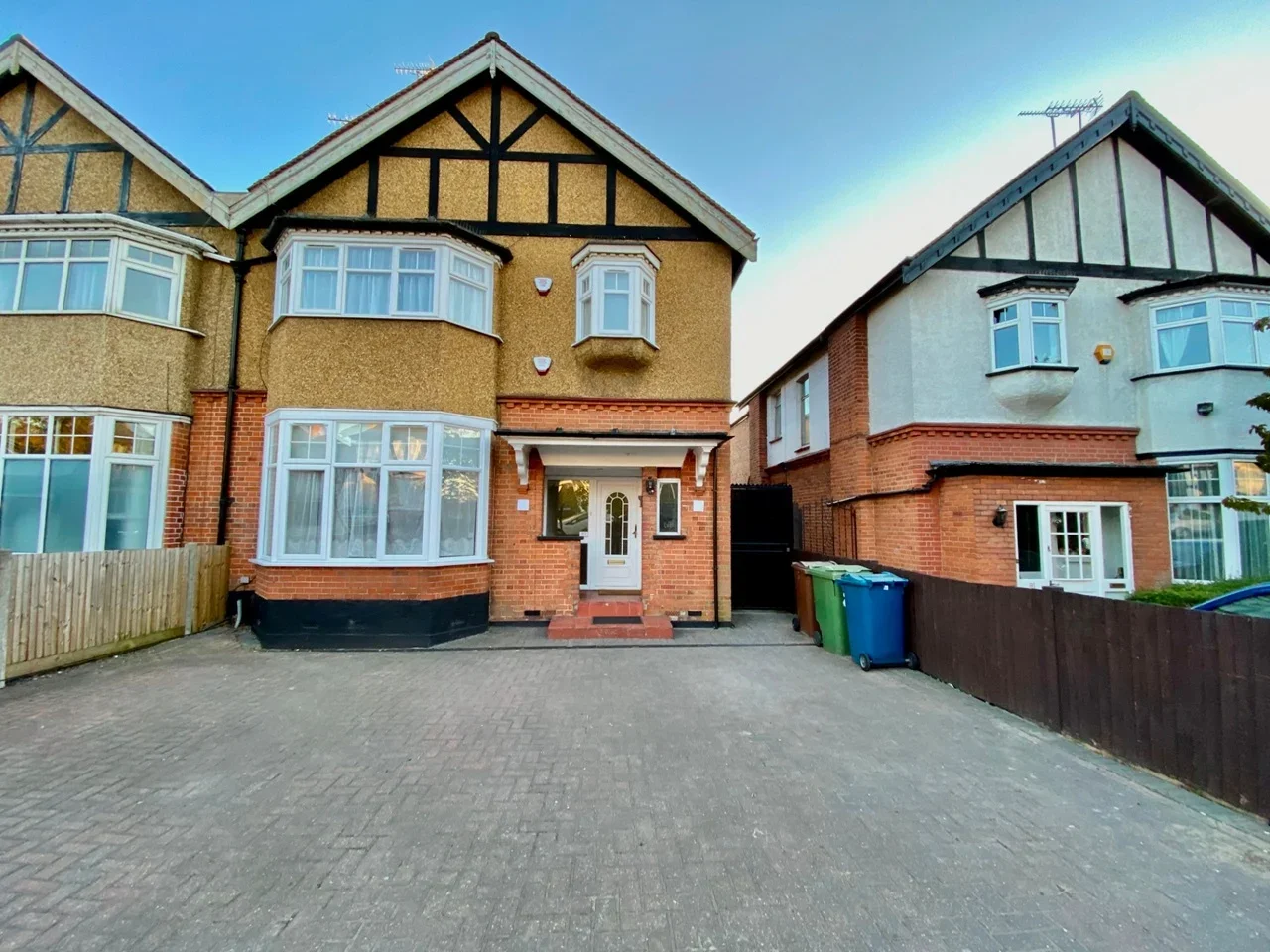 Flat Marsh Road in Greater London