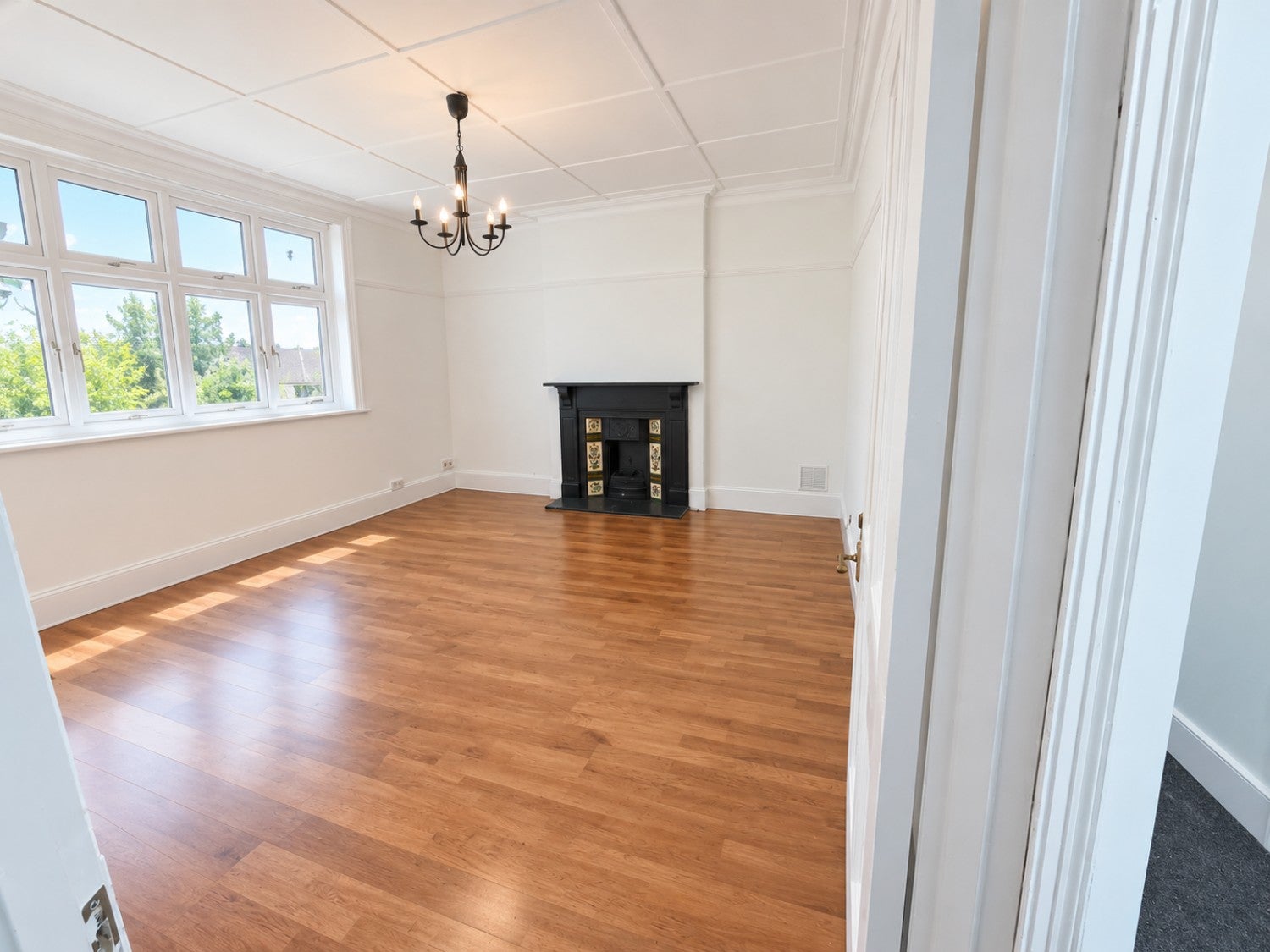 Flat Warrington Road in Greater London