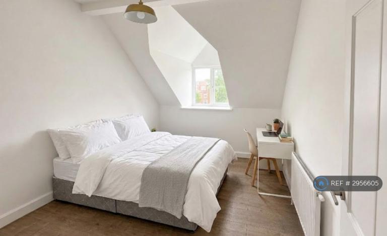 Room Canfield Place in Greater London