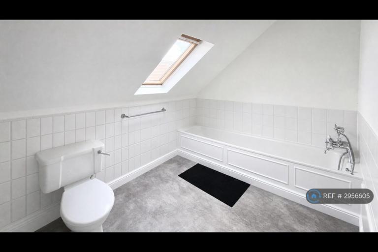 Room Canfield Place in Greater London