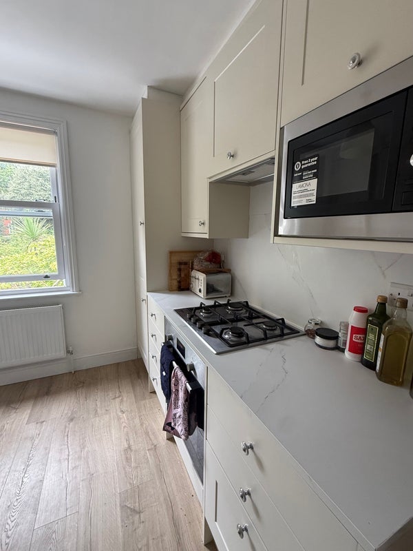 Room Doddington Place in Greater London