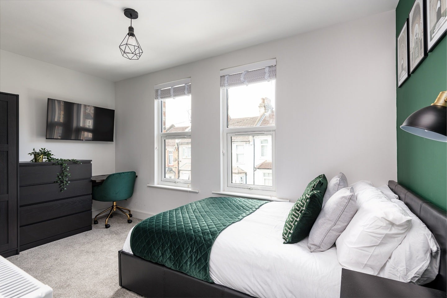 Room Berber Road in Strood