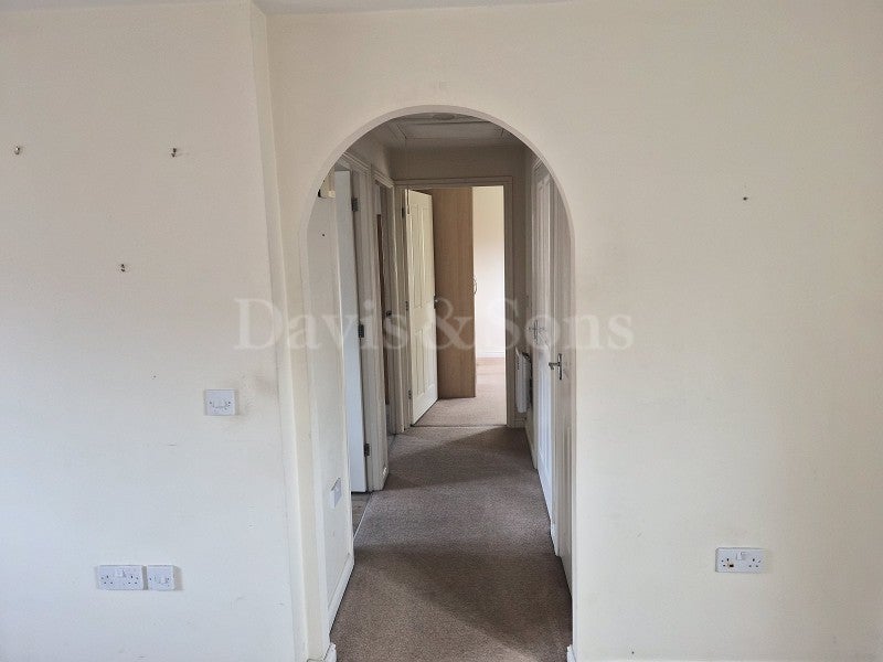 Flat Jamaica Walk in Newport