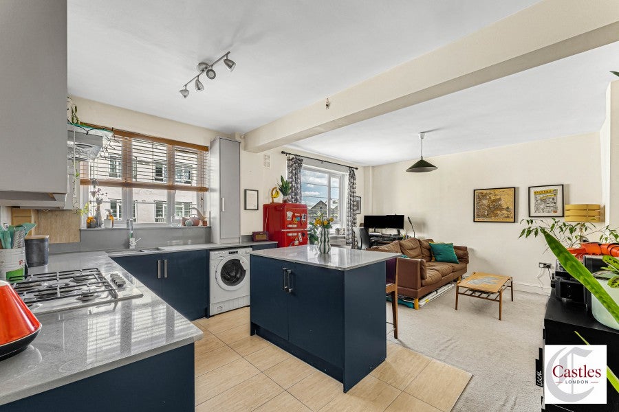 Flat Upper Clapton Road in Greater London