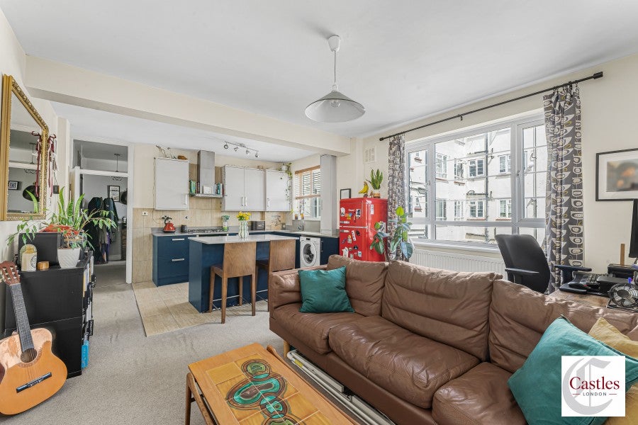 Flat Upper Clapton Road in Greater London