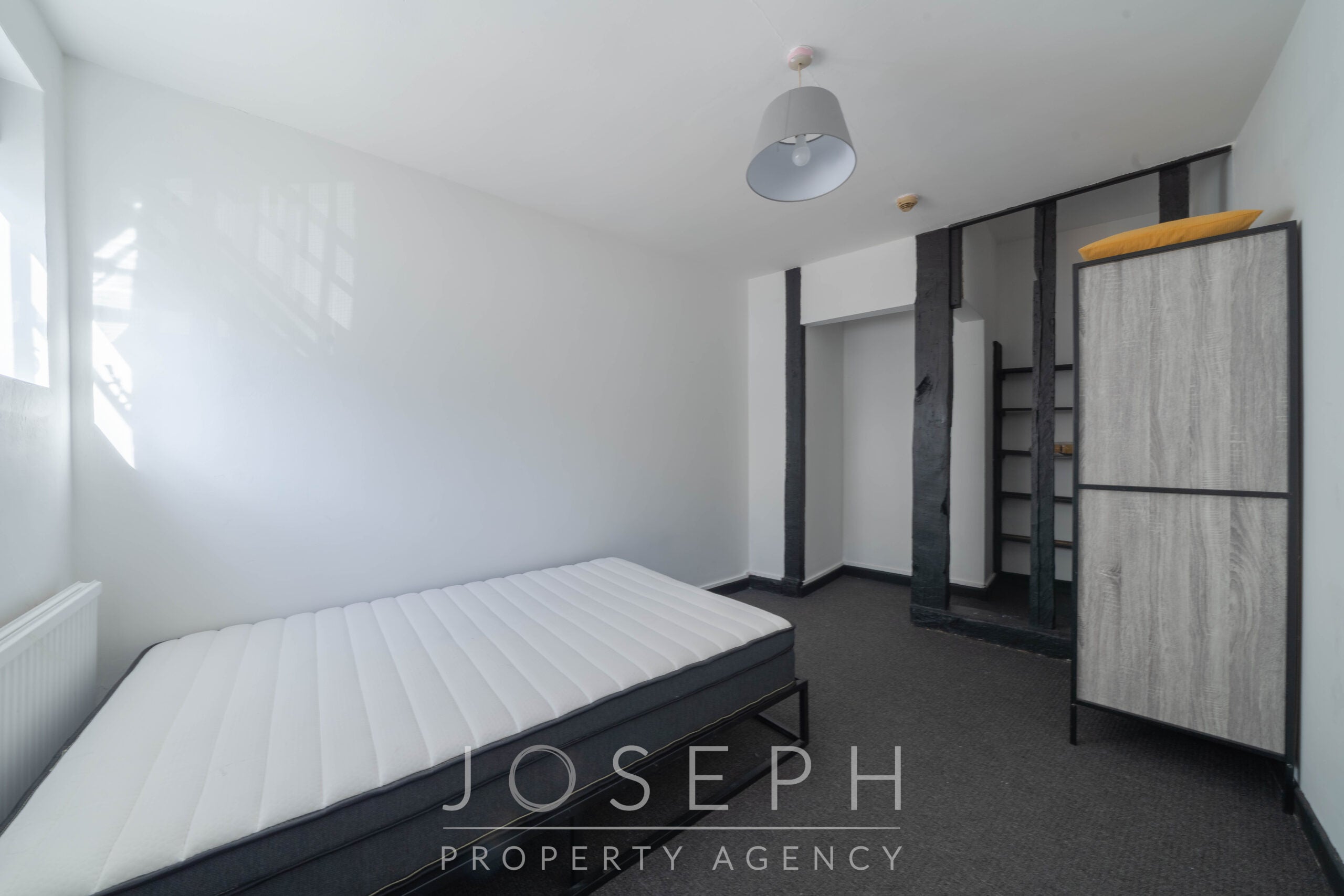 Room Grimwade Street in Ipswich