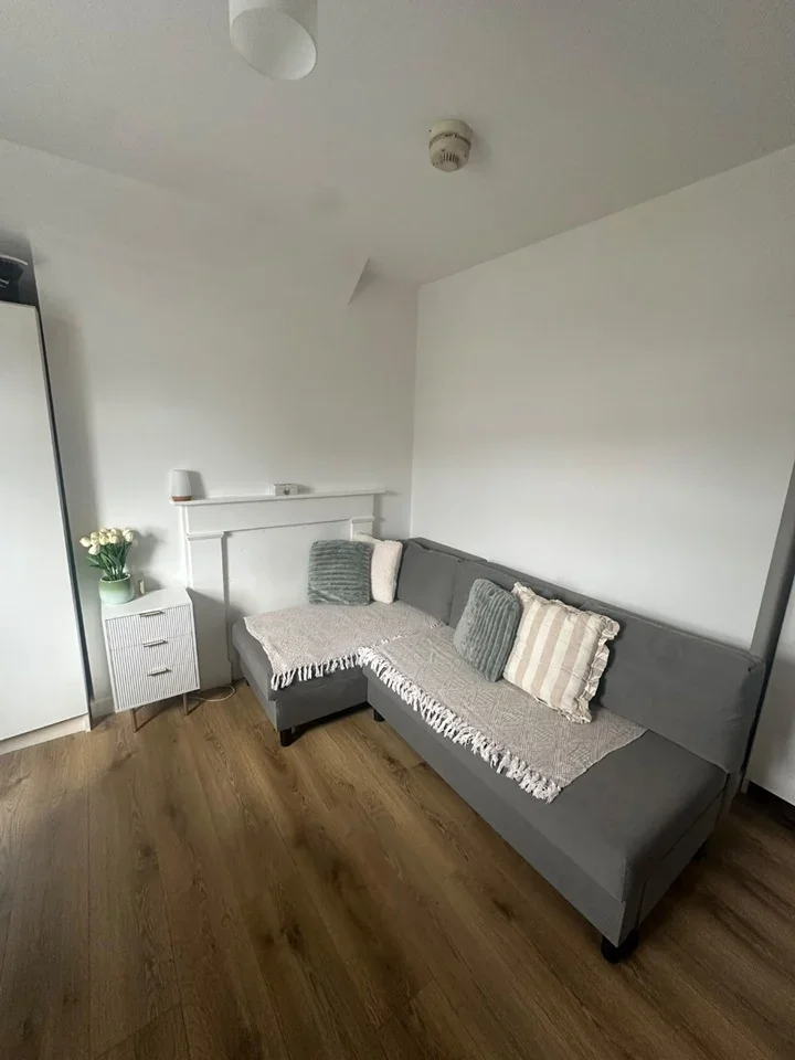 Flat Leigham Court Road in Greater London