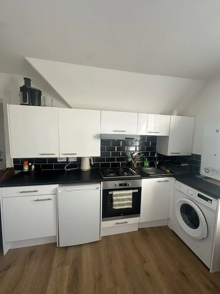 Flat Leigham Court Road in Greater London