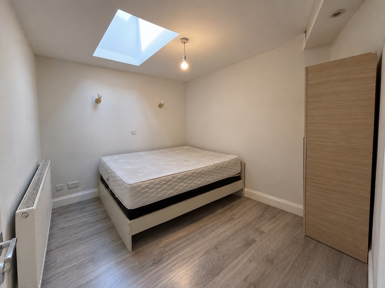 Flat Clarence Mews in Greater London