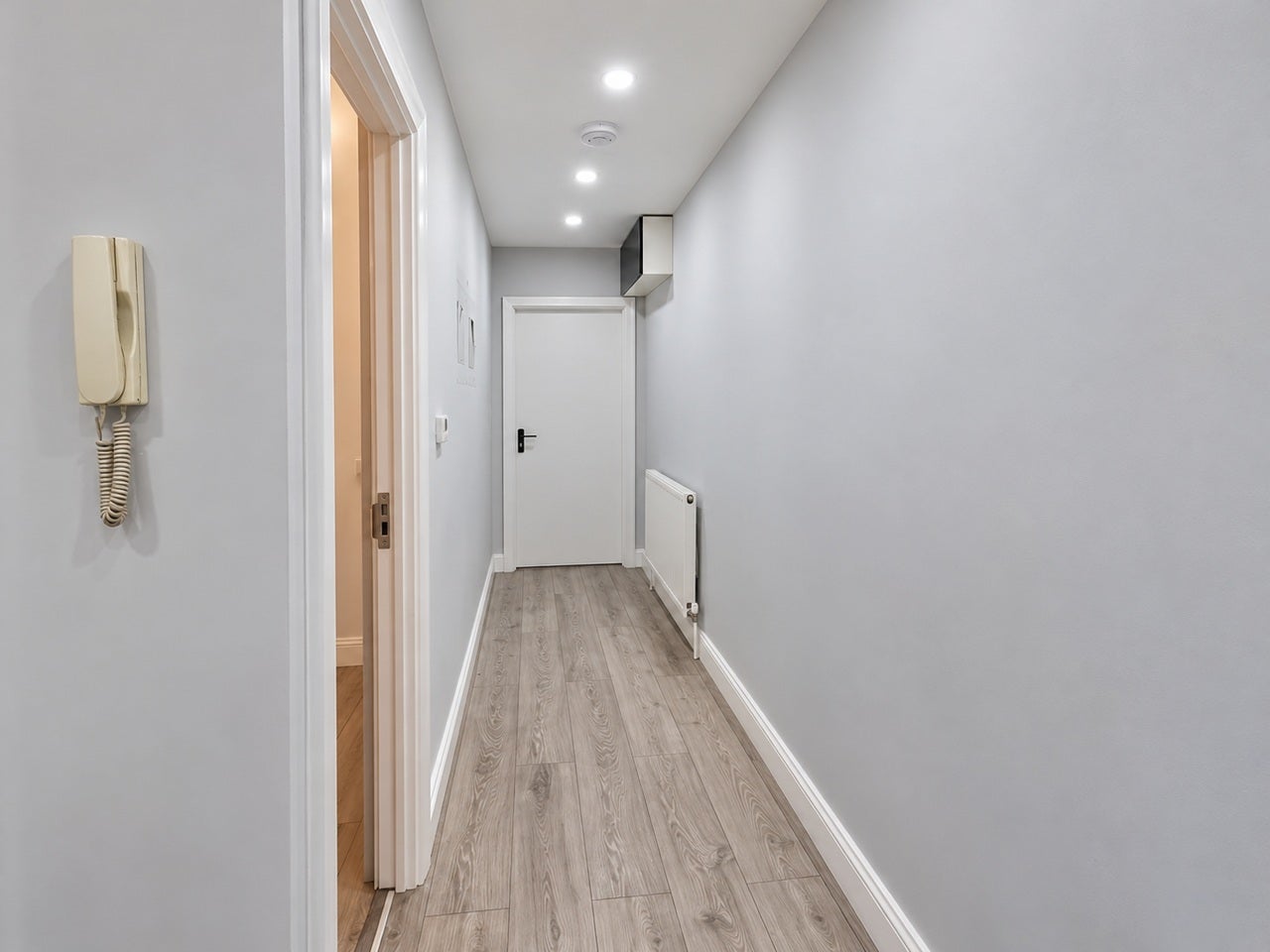 Flat Clarence Mews in Greater London