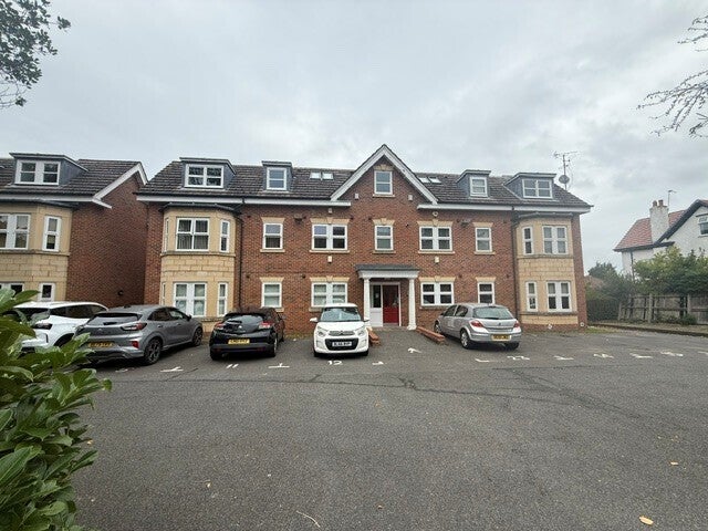 Flat Prenton Lane in Prenton