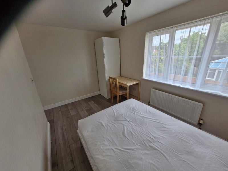Room Aldermore Drive in Birmingham
