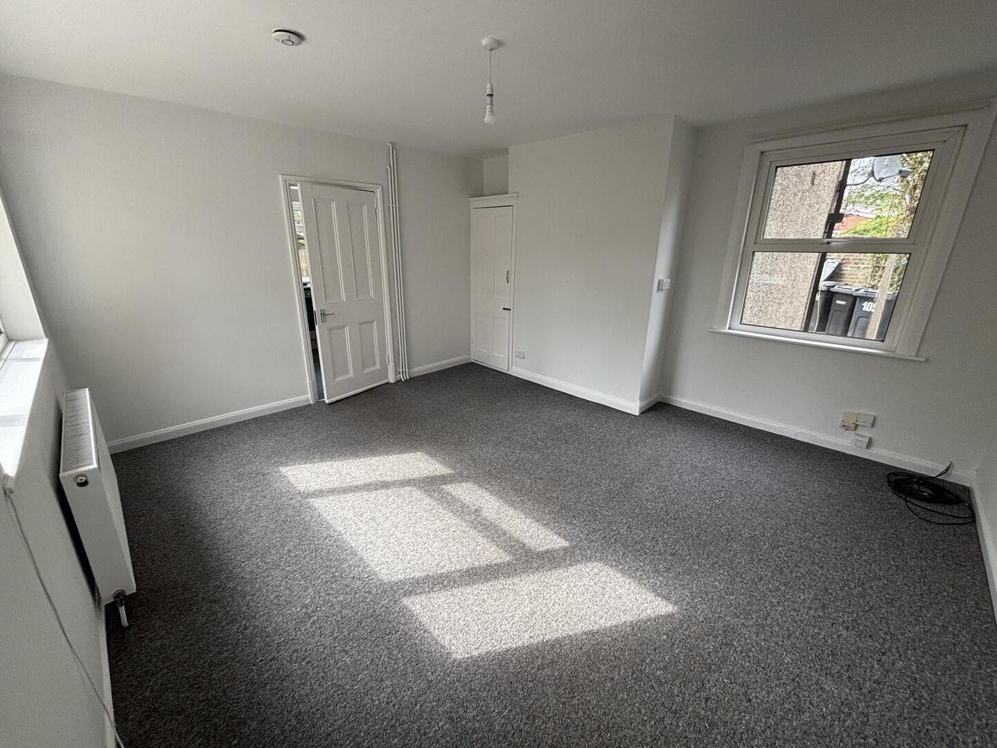 Flat Dagnall Park in Greater London