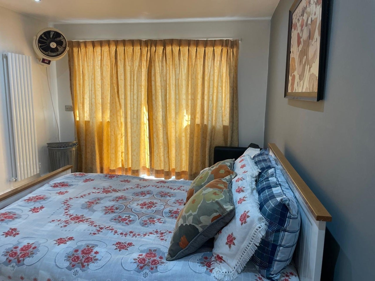 Room Hampton Road in Greater London