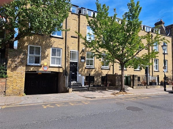 Flat Barnsbury Street in Greater London