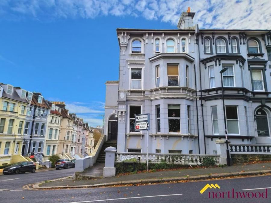 Flat Cornwallis Gardens in St Leonards