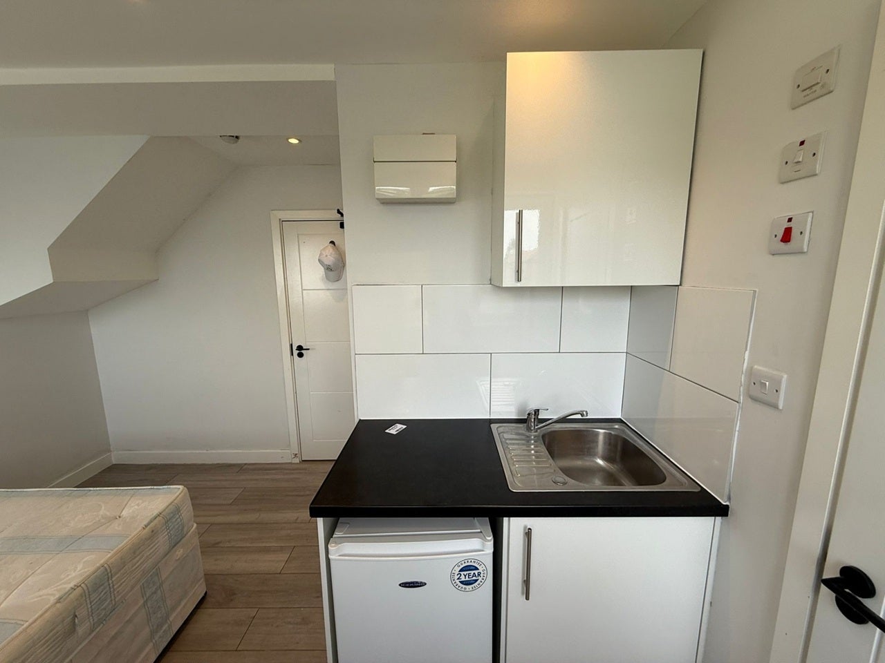 Flat Queens Walk in Greater London