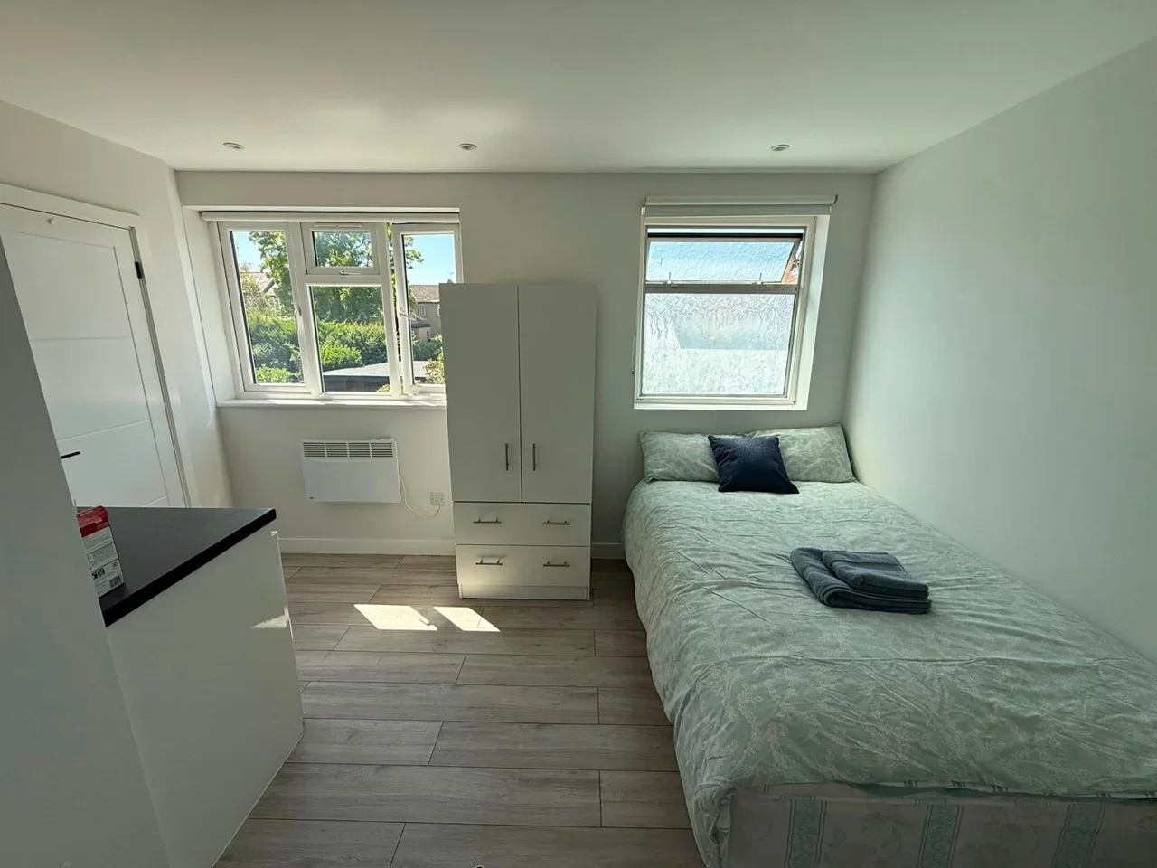 Flat Queens Walk in Greater London