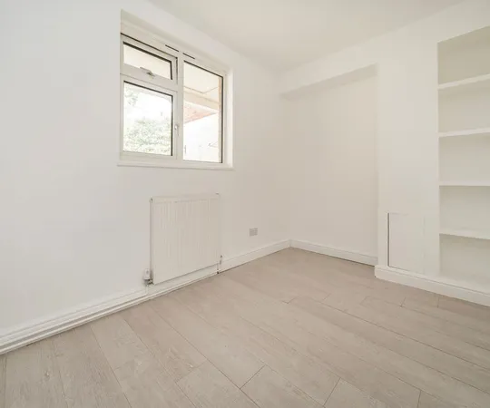 Flat Borland Road in Greater London