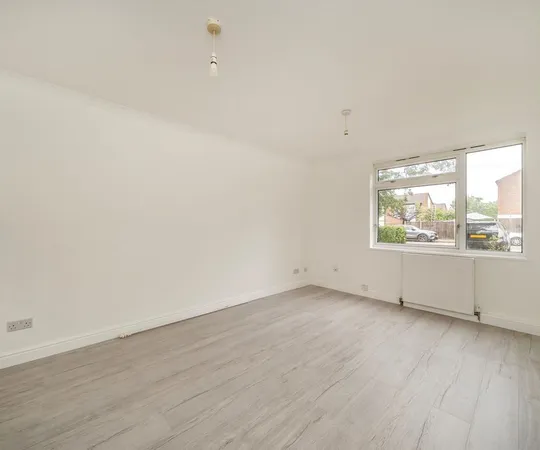 Flat Borland Road in Greater London