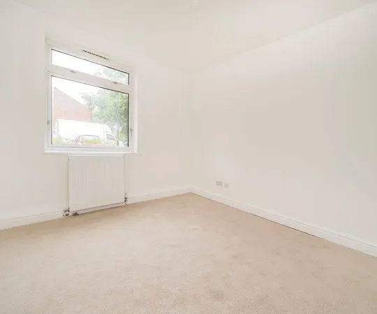 Flat Borland Road in Greater London