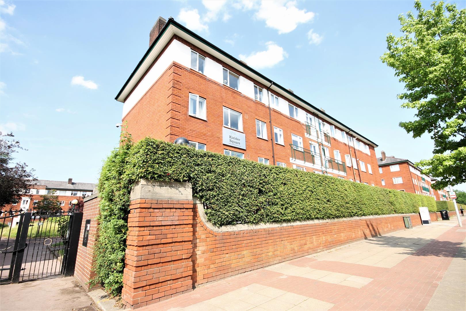 Flat Eccles New Road in Salford