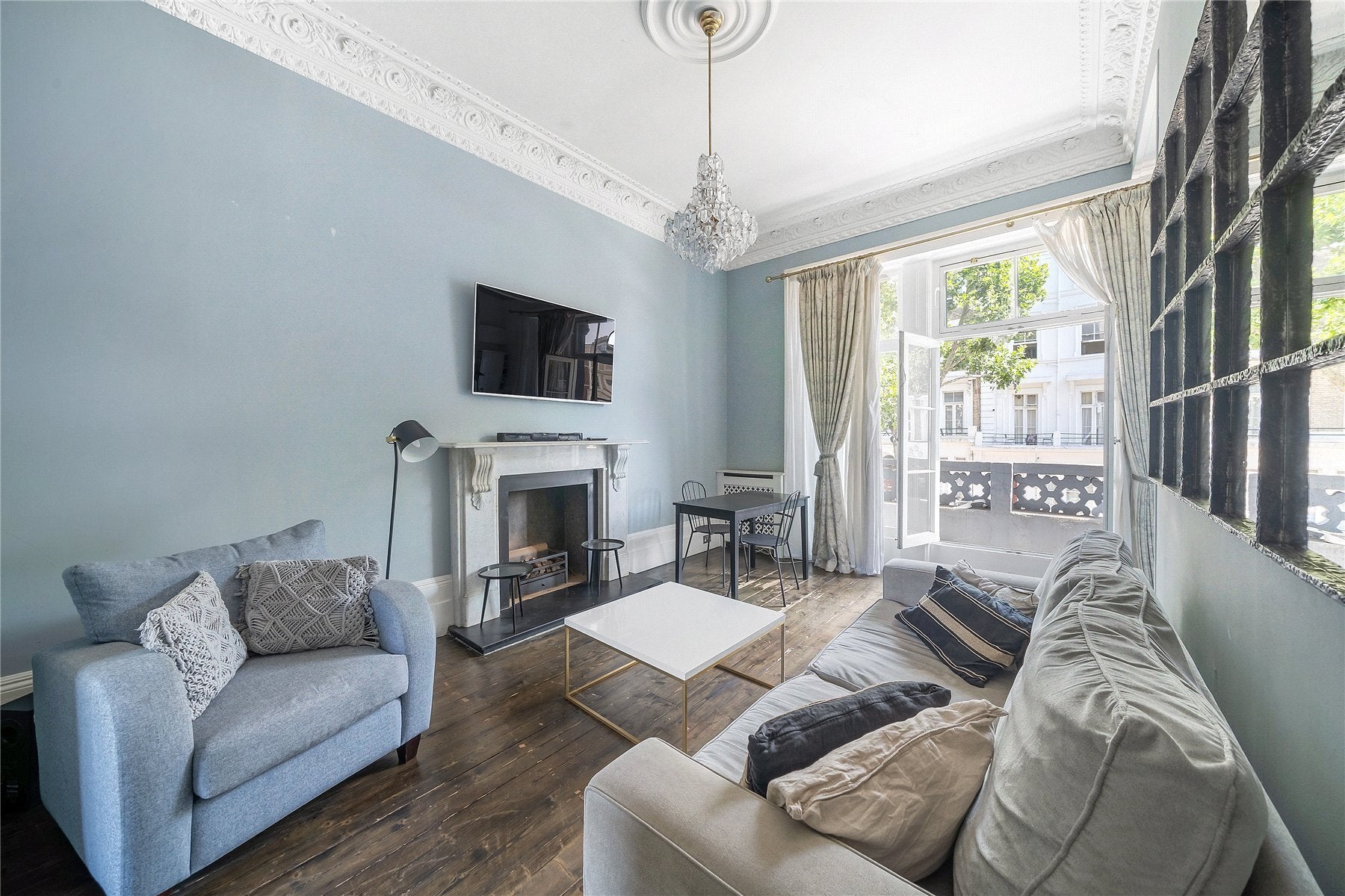 Flat Ladbroke Grove in Greater London