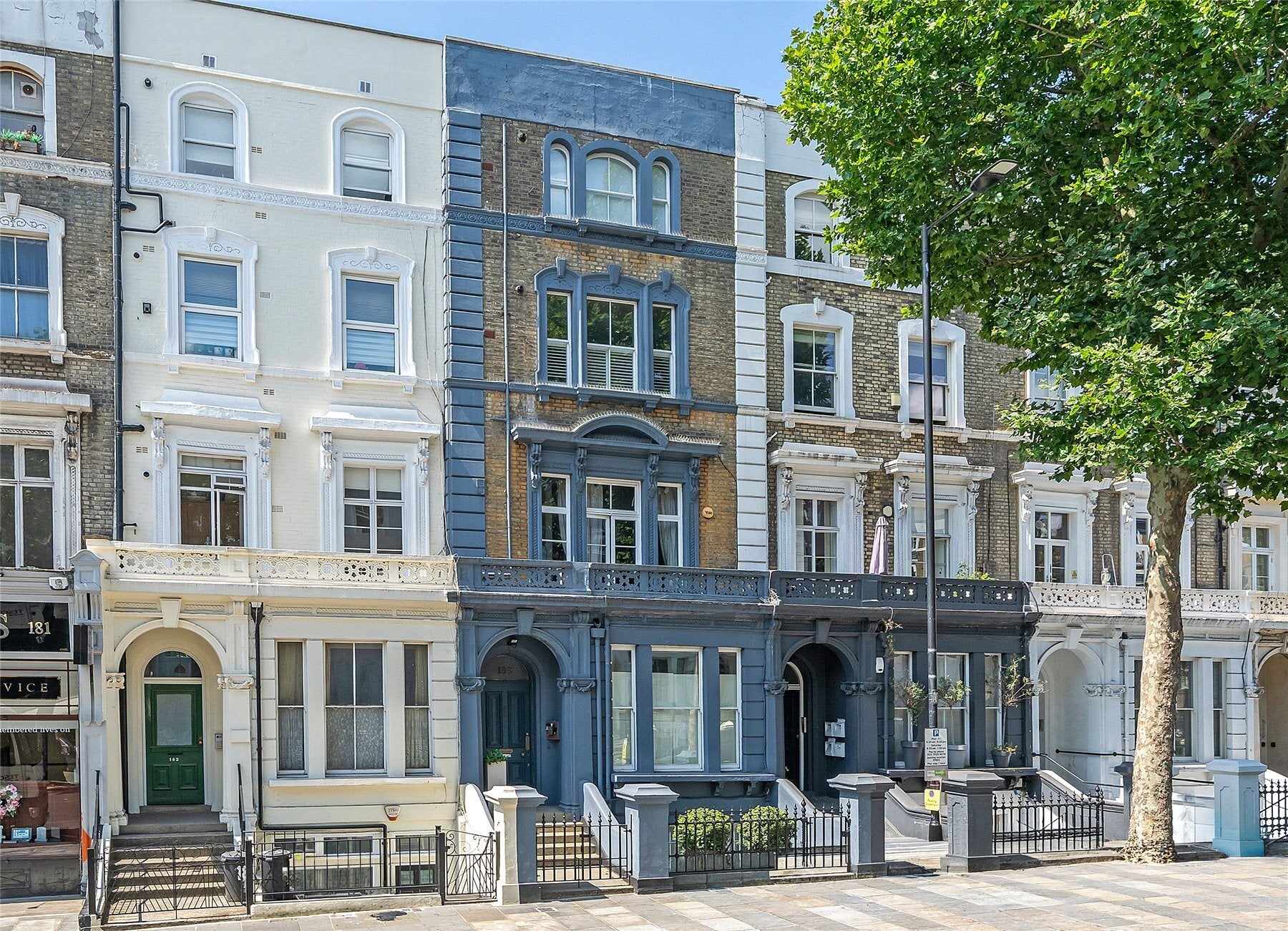 Flat Ladbroke Grove in Greater London