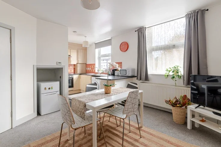 Flat Shepherds Bush Road in Greater London