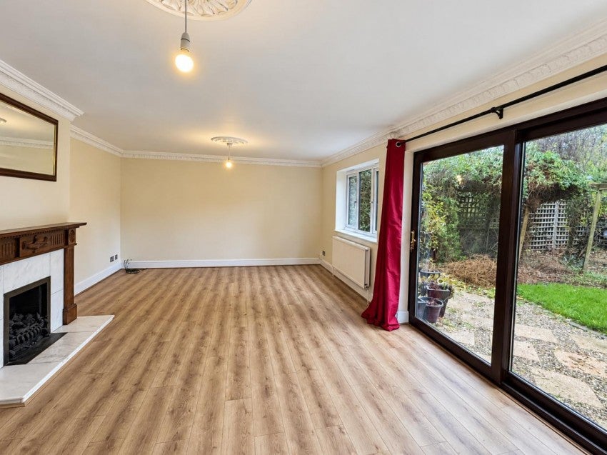 House Meadow Farm Close in Flore