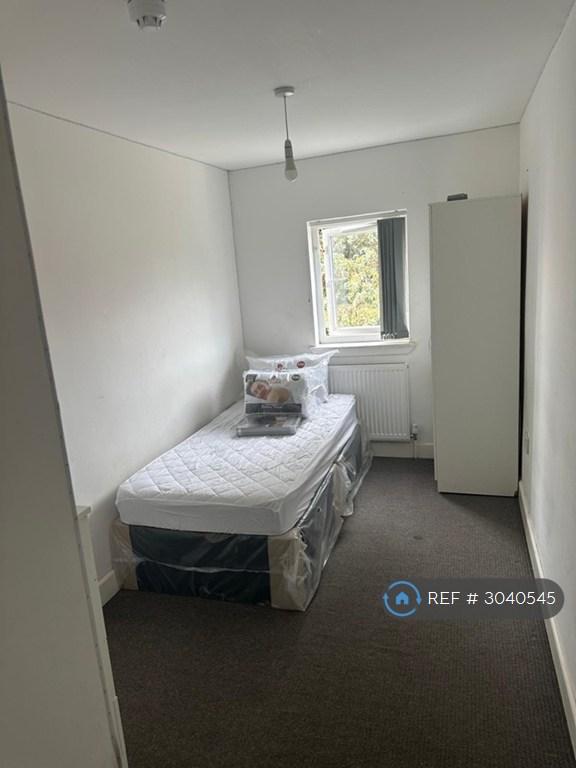 Room Mount Pleasant Avenue in Birmingham