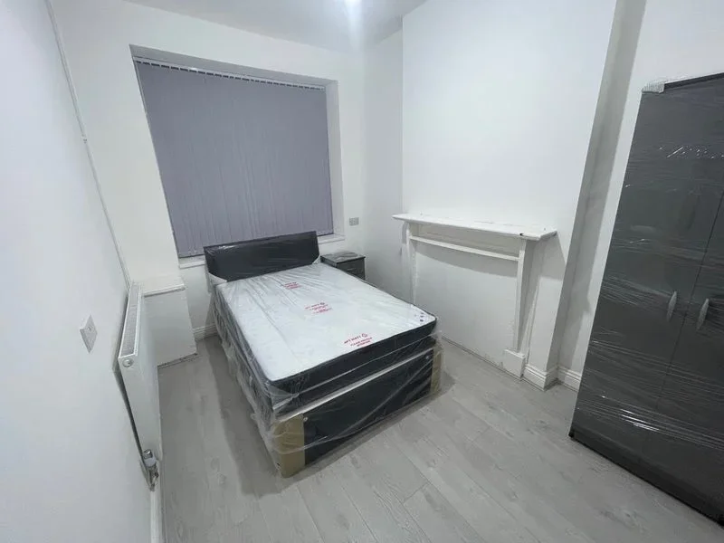 Room Prior Street in Greater London
