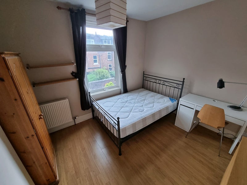 Room Murray Road in Sheffield
