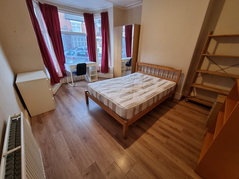 Room Murray Road in Sheffield
