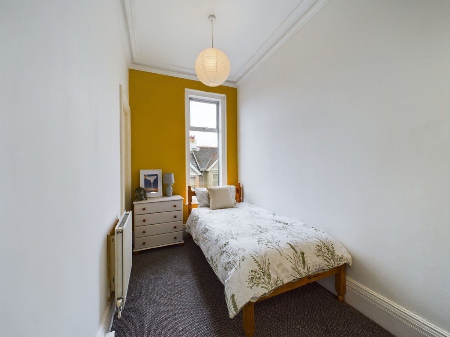 Room Hillside Avenue in Plymouth