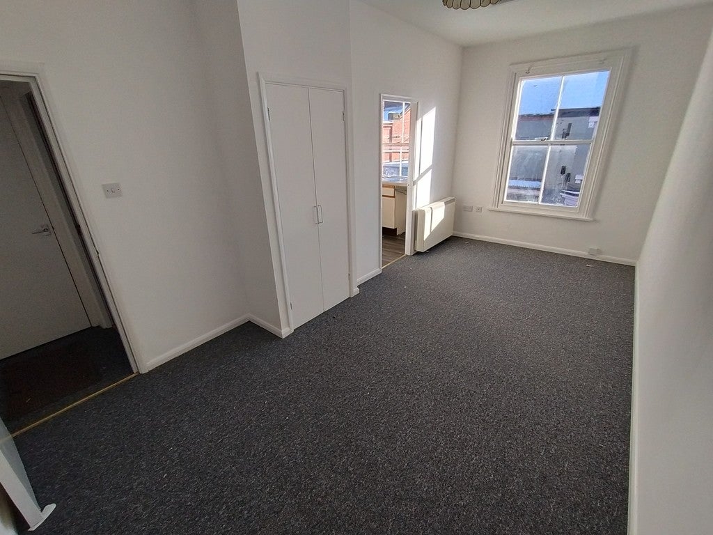 Flat Penn Road in Wolverhampton