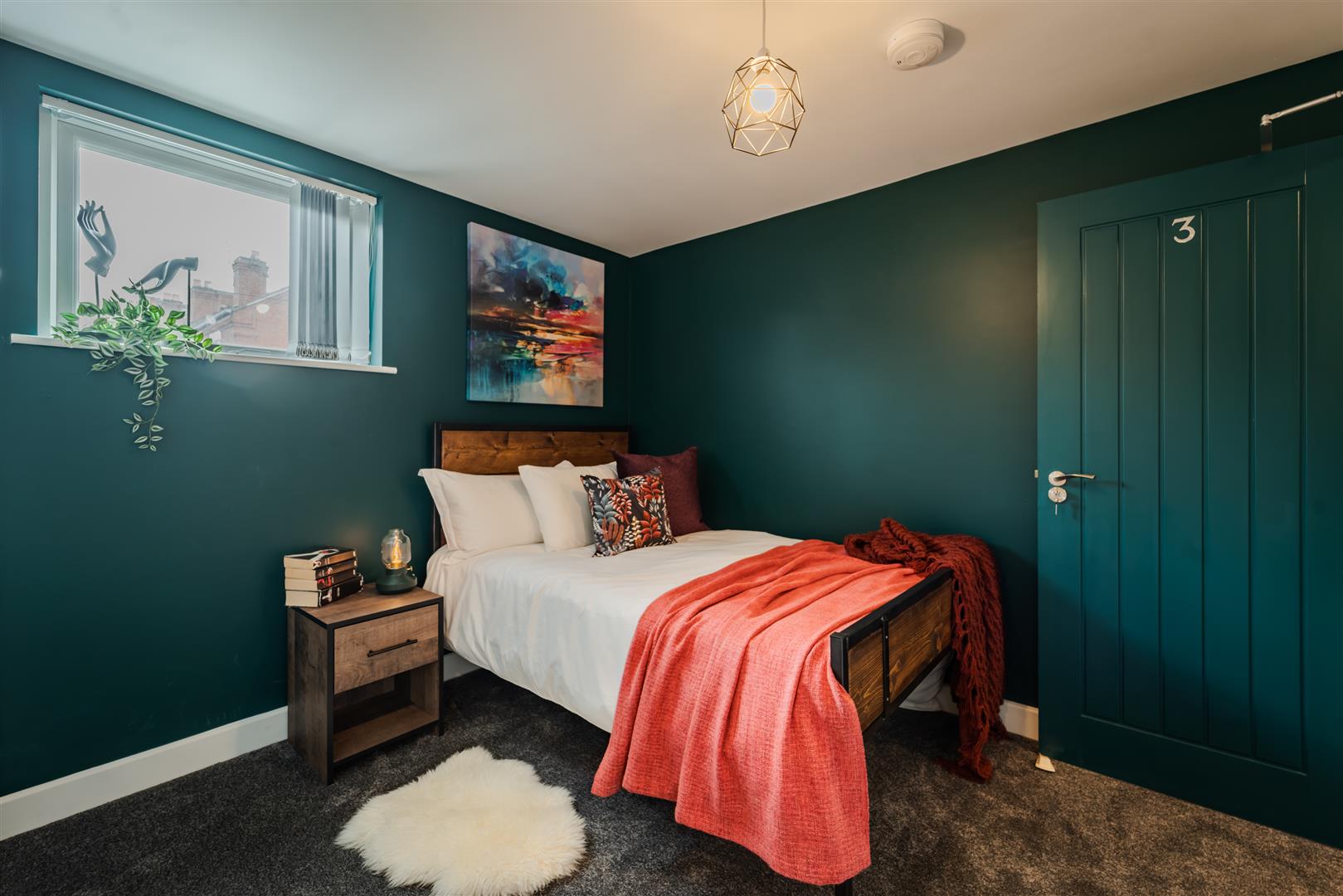 Room Charterhouse Road in Coventry