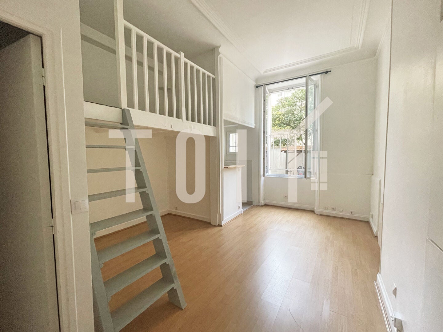Flat Rue d'Alésia in Paris