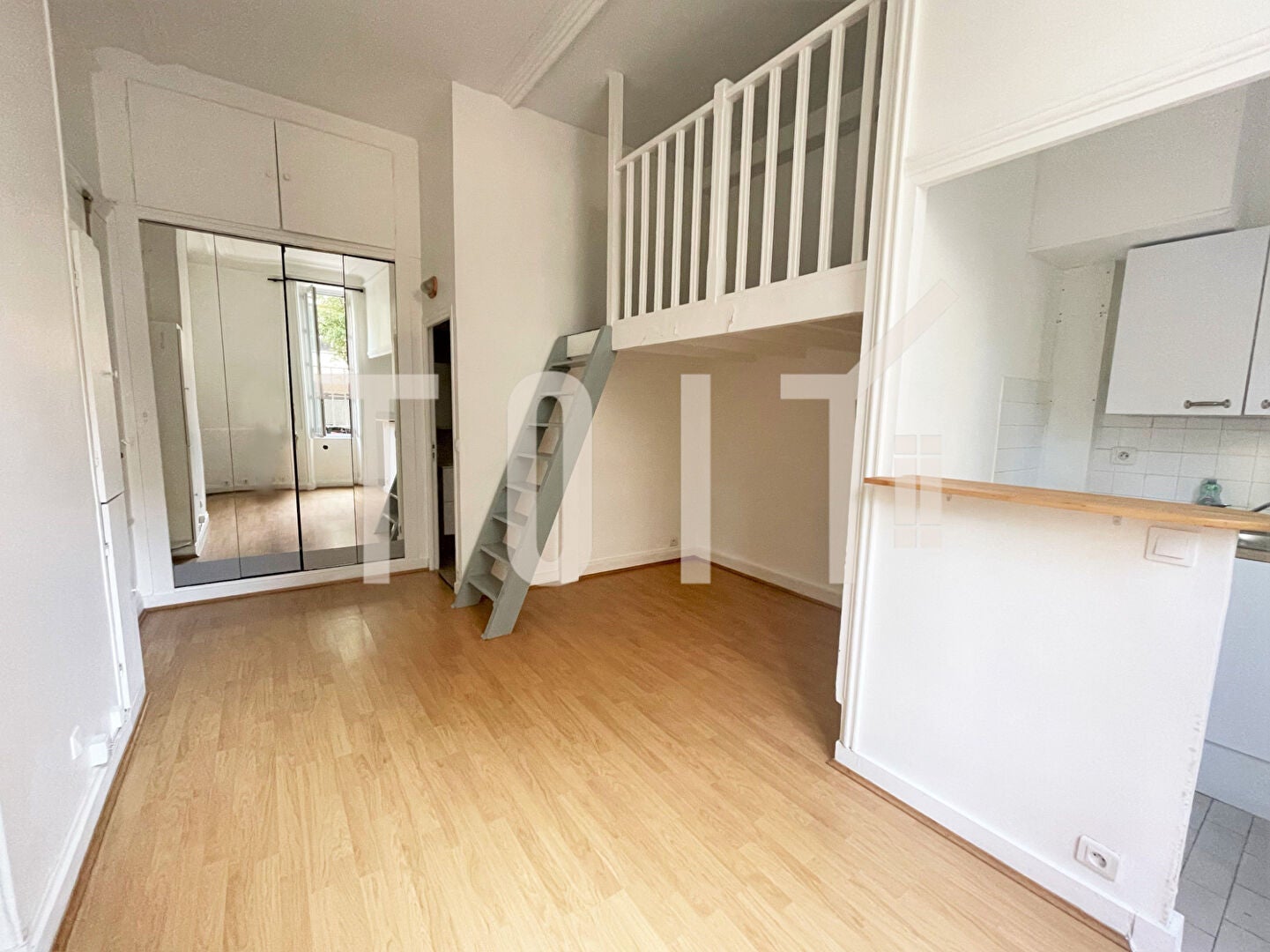 Flat Rue d'Alésia in Paris