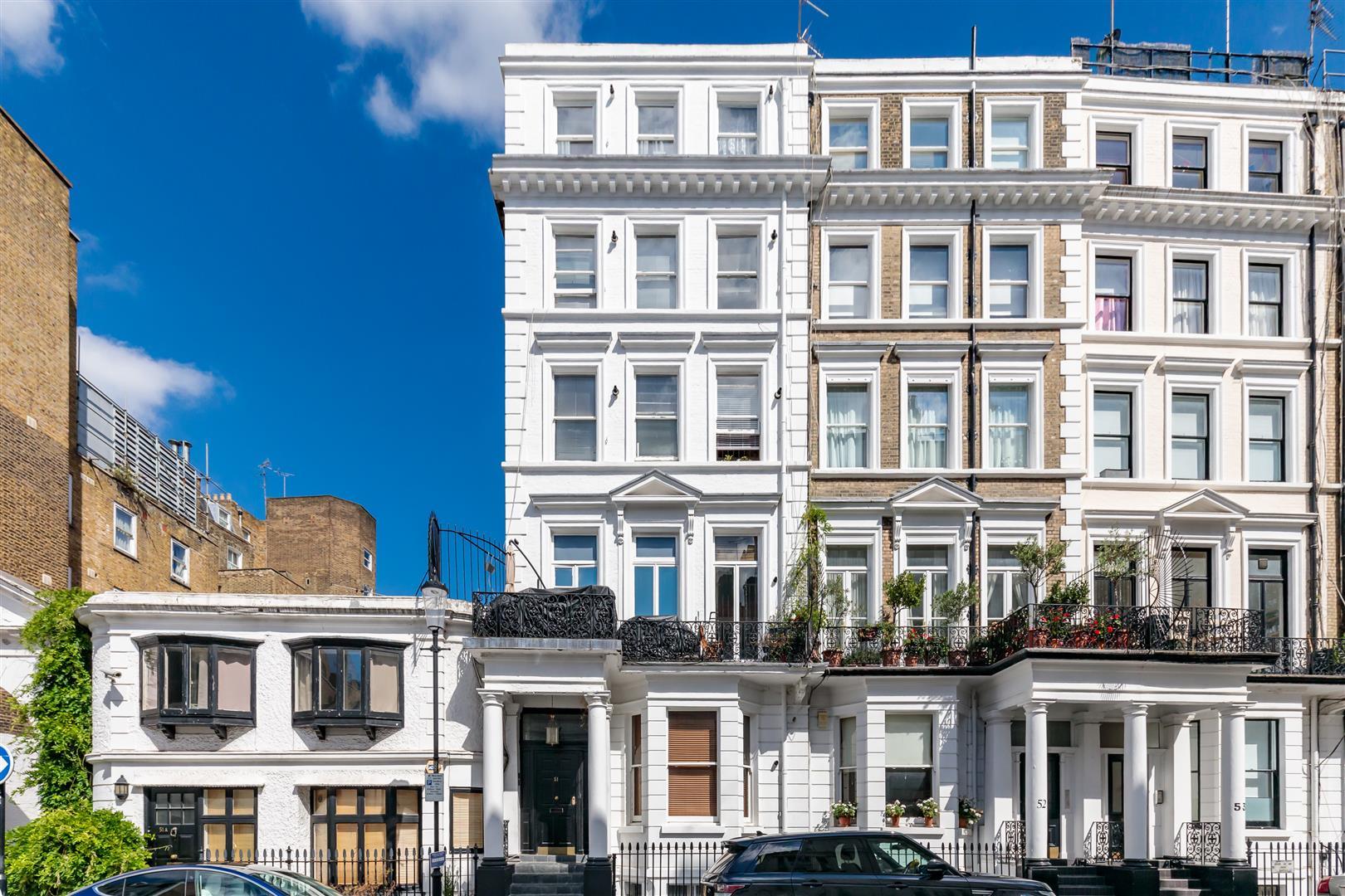 Flat Gaspar Close in Greater London