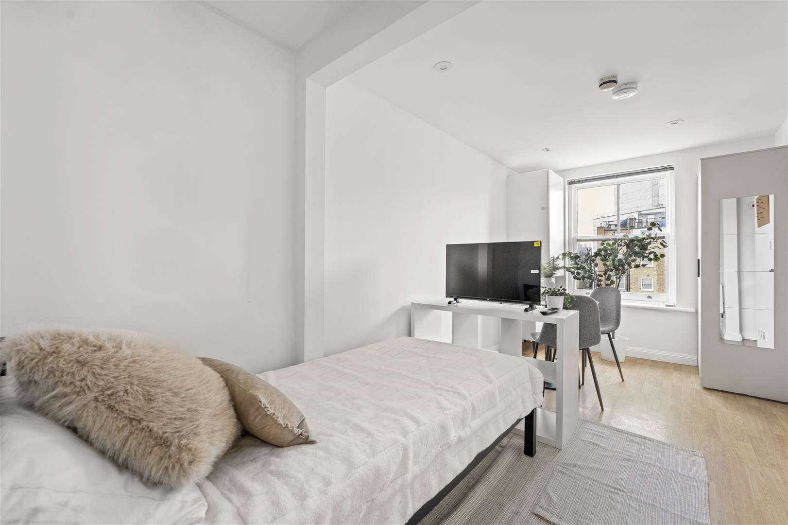 Flat Gaspar Close in Greater London