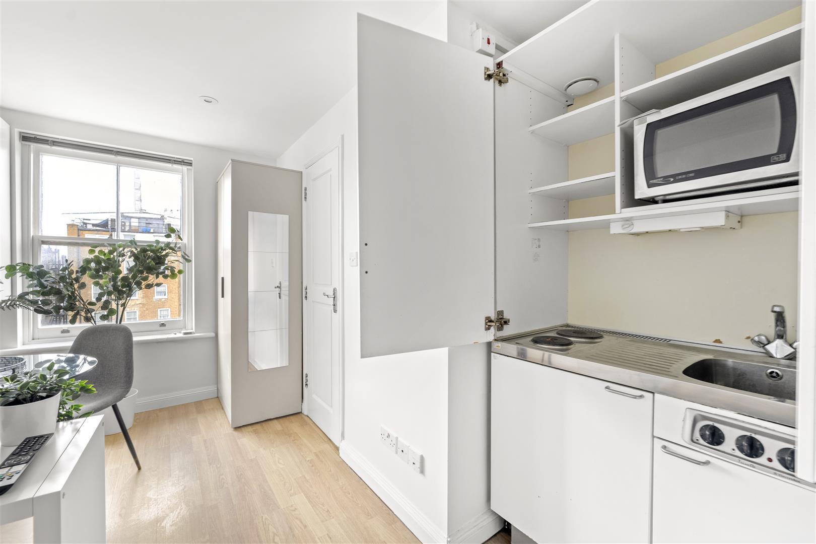 Flat Gaspar Close in Greater London