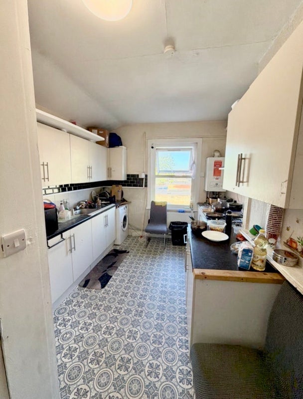 Room High Street North in Greater London