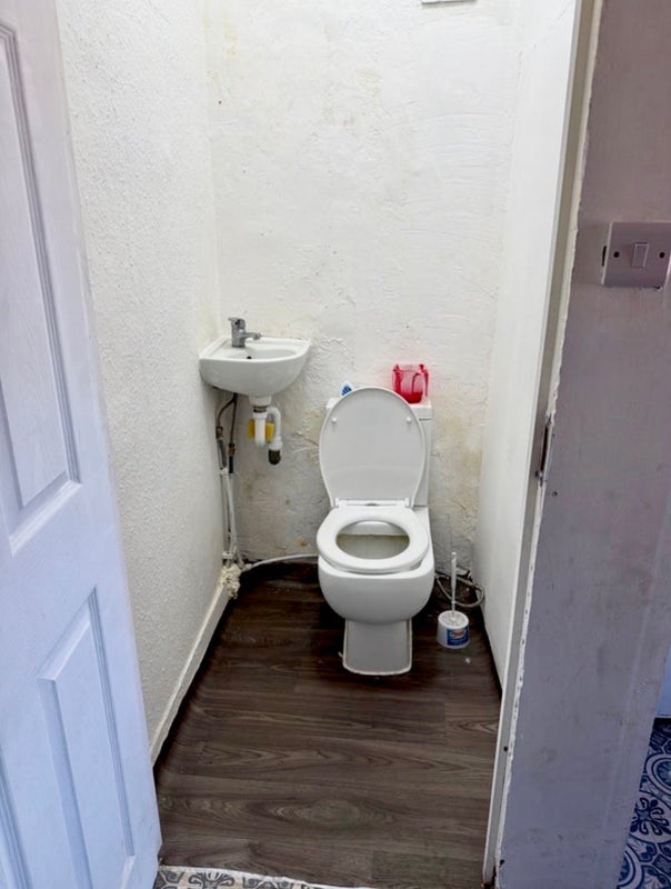 Room High Street North in Greater London