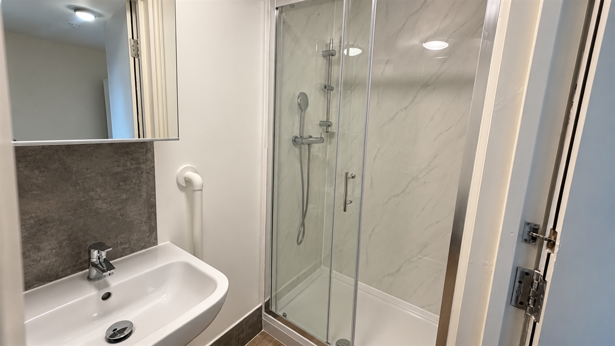 Room Brickfield Road in Greater London