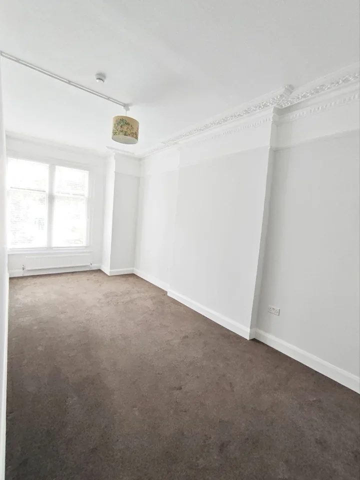 Flat Marchwood Crescent in Greater London